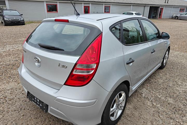 Gul Hyundai i30 fra 2010