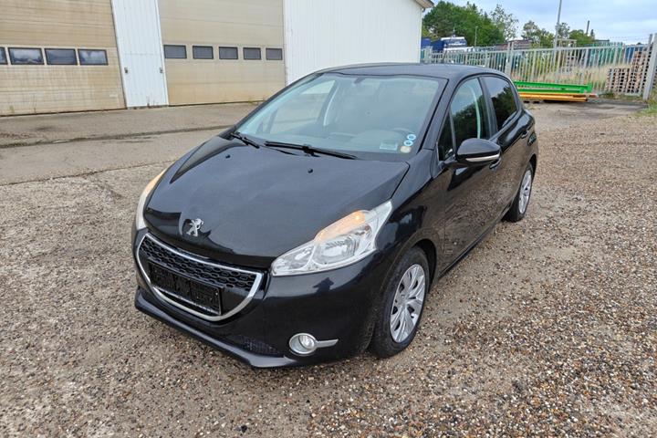 Gul Peugeot 208 fra 2014 set udefra
