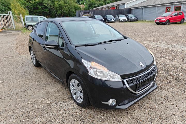 Gul Peugeot 208 fra 2014