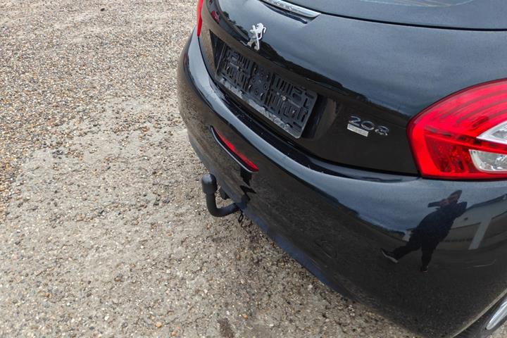 Gul Peugeot 208 fra 2014