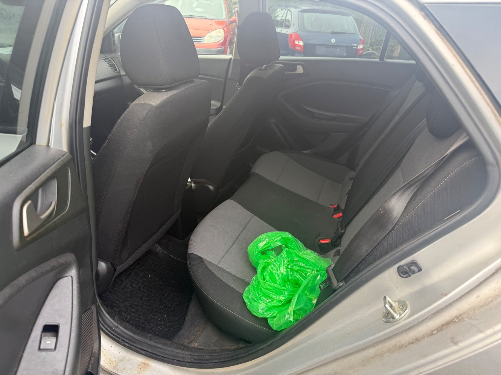 Grå Hyundai i20 fra 2018