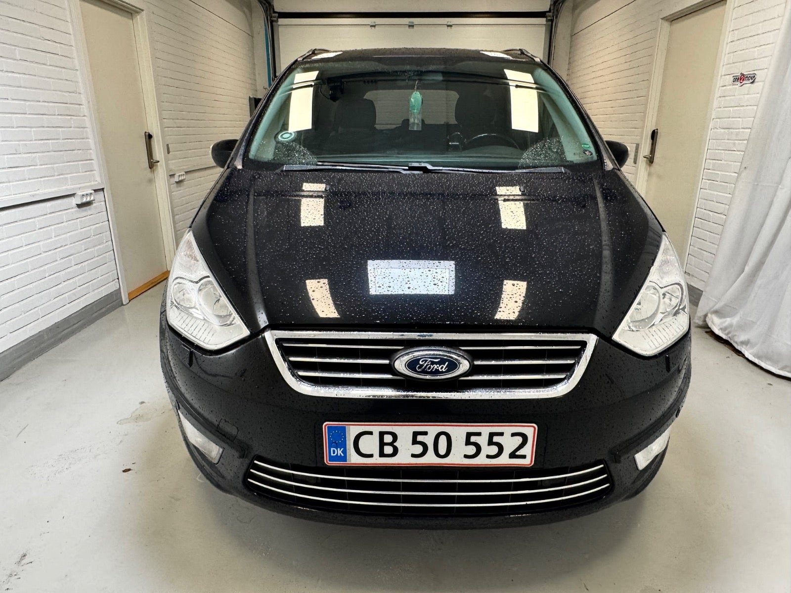 Sort Ford Galaxy fra 2013