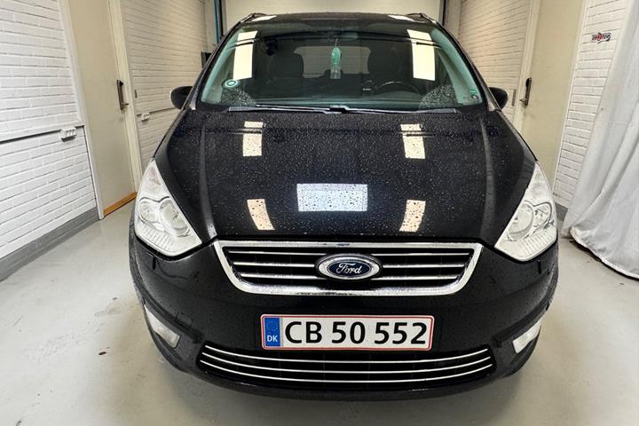 Sort Ford Galaxy fra 2013