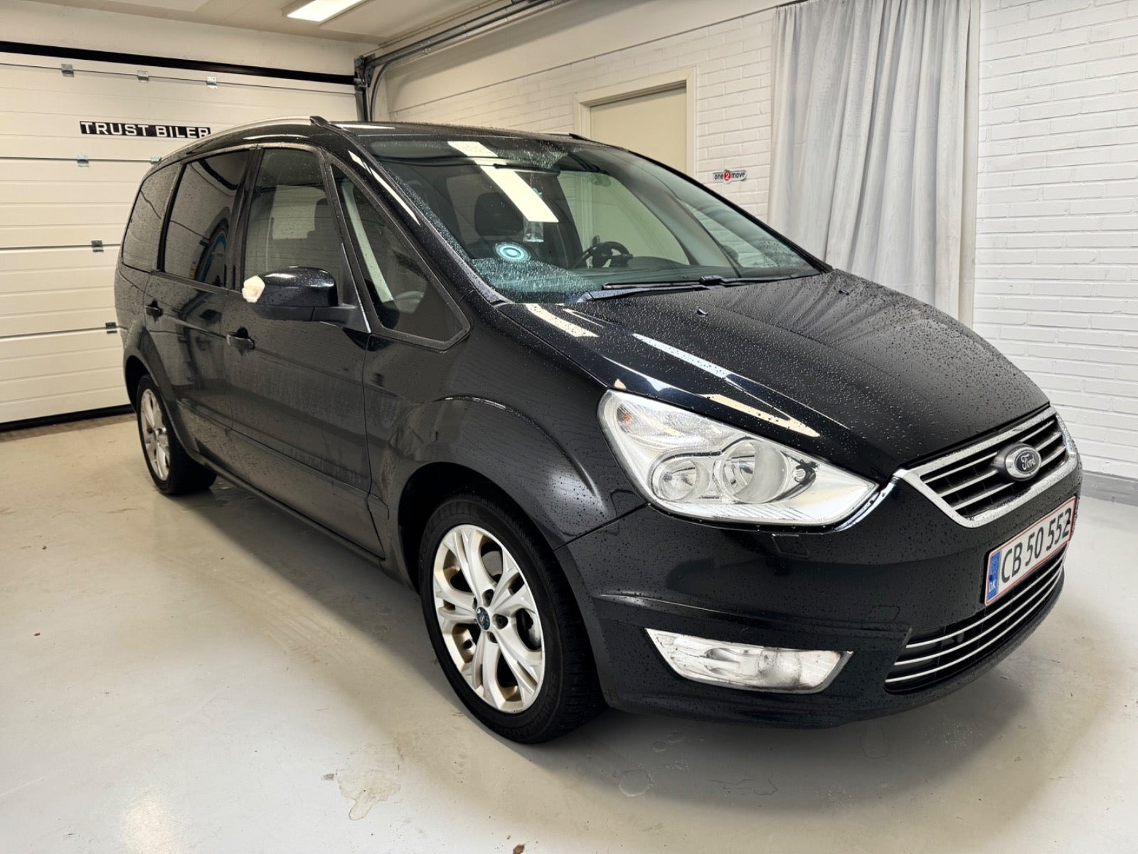 Sort Ford Galaxy fra 2013