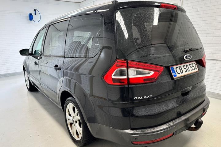 Sort Ford Galaxy fra 2013