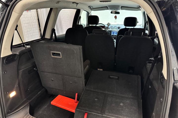 Sort Ford Galaxy fra 2013