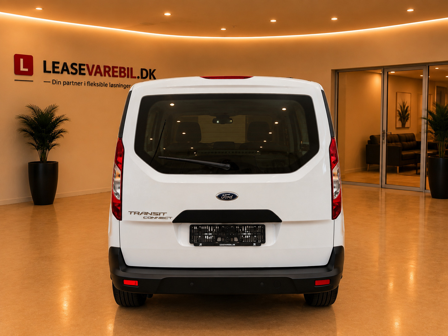 Hvid Ford Transit Connect fra 2022