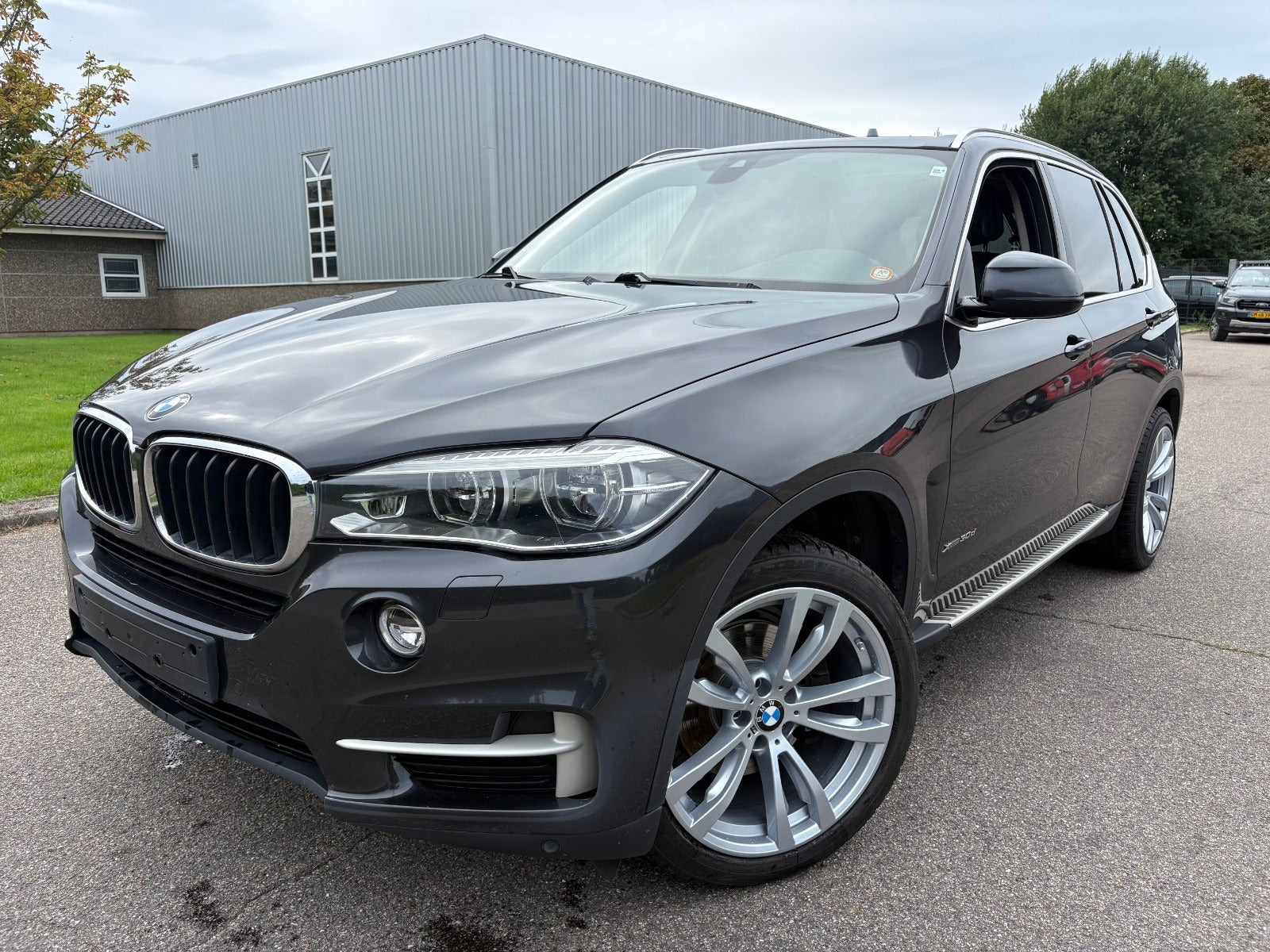 Grå BMW X5 fra 2015