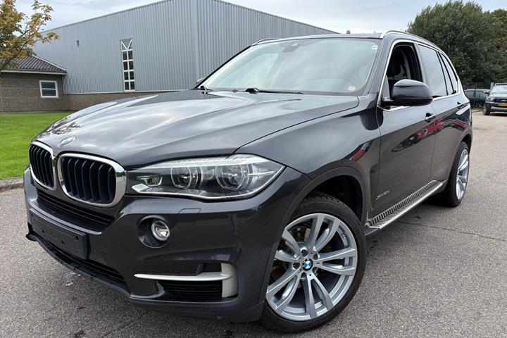 Grå BMW X5 fra 2015
