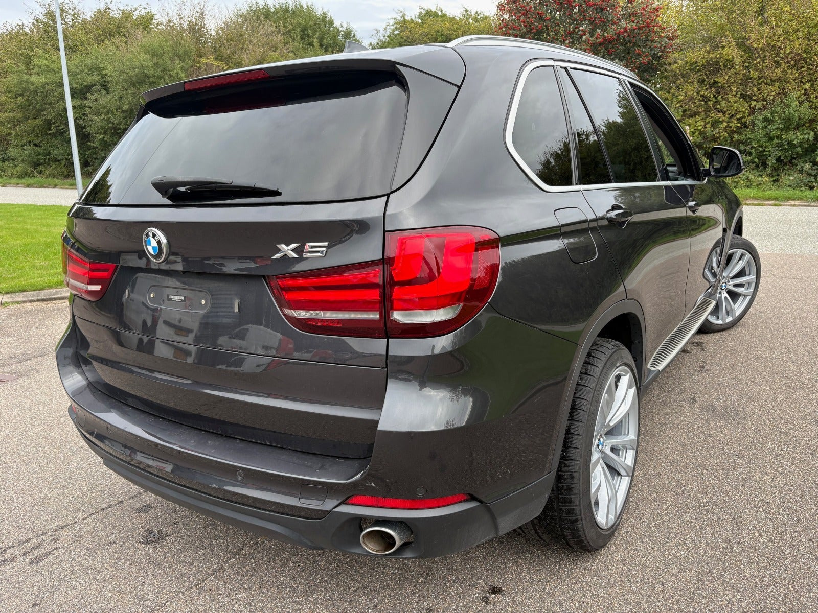 Grå BMW X5 fra 2015