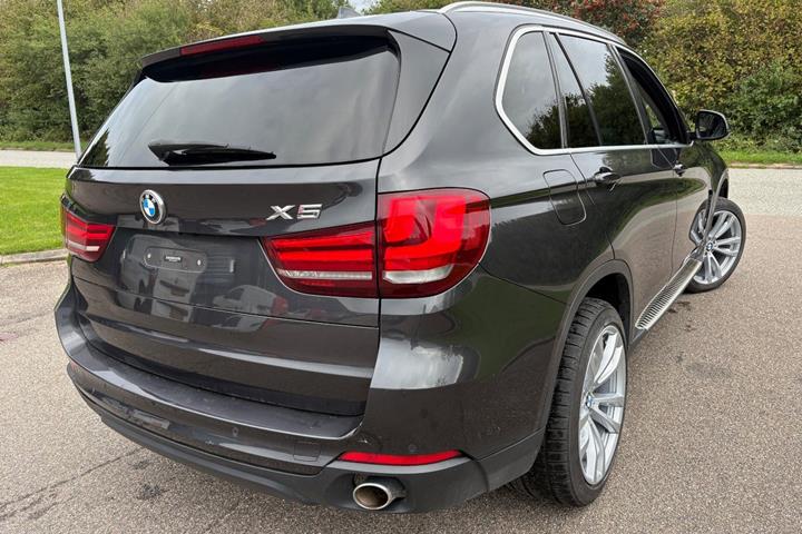 Grå BMW X5 fra 2015