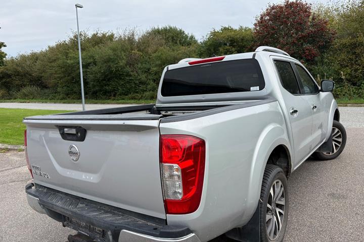 Sølv Nissan Navara fra 2021