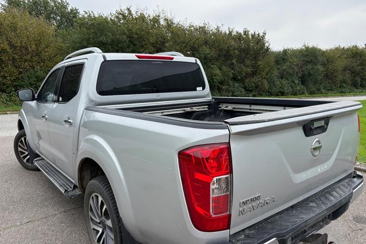 Sølv Nissan Navara fra 2021