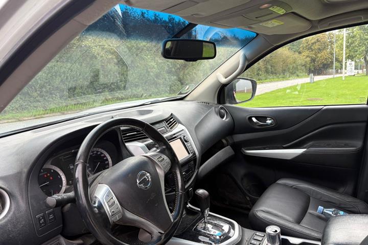 Sølv Nissan Navara fra 2021