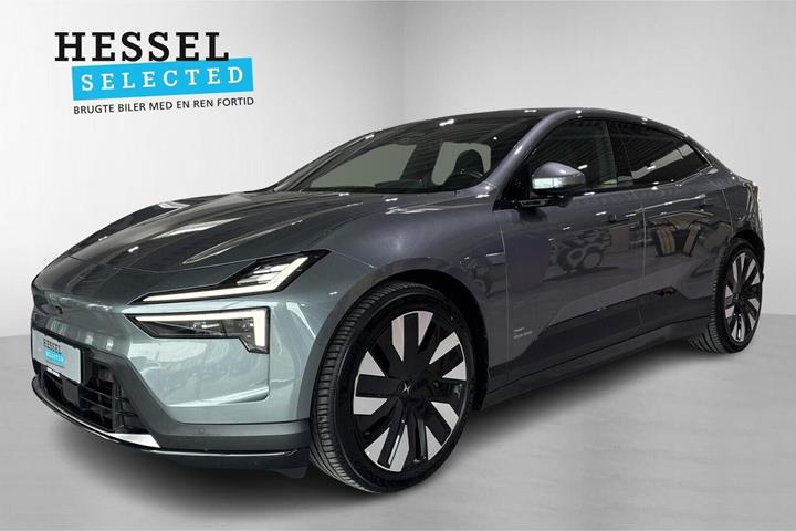 Grå Polestar 4 fra 2025 set udefra