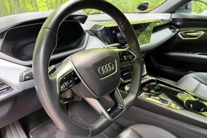 undefined Audi e-tron fra 2022