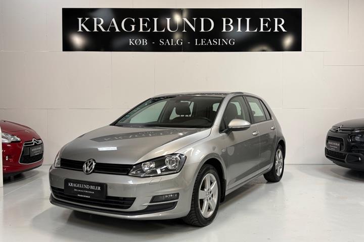 Grøn VW Golf VII fra 2013 set udefra