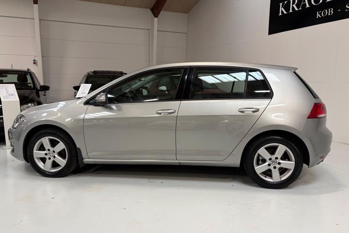 Grøn VW Golf VII fra 2013