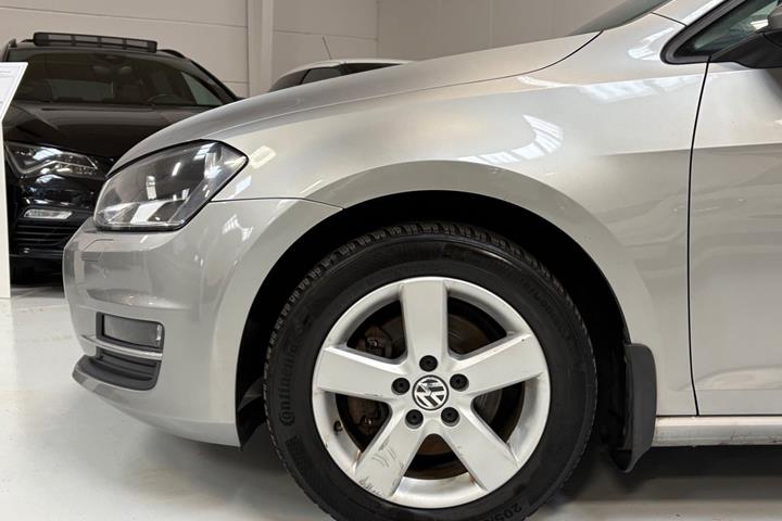Grøn VW Golf VII fra 2013