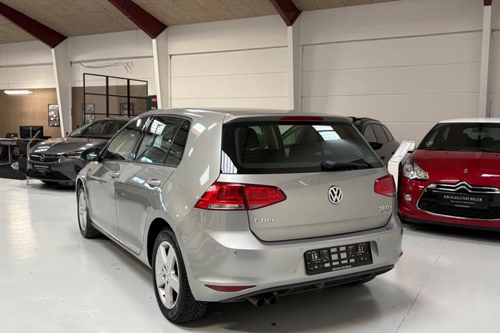Grøn VW Golf VII fra 2013