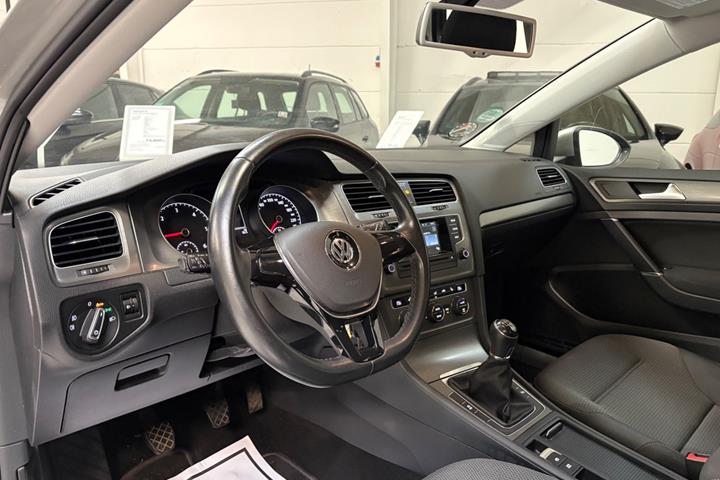 Grøn VW Golf VII fra 2013