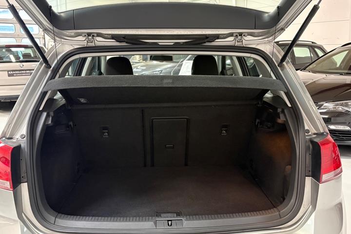 Grøn VW Golf VII fra 2013