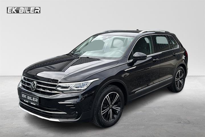 Sort VW Tiguan fra 2021 set udefra