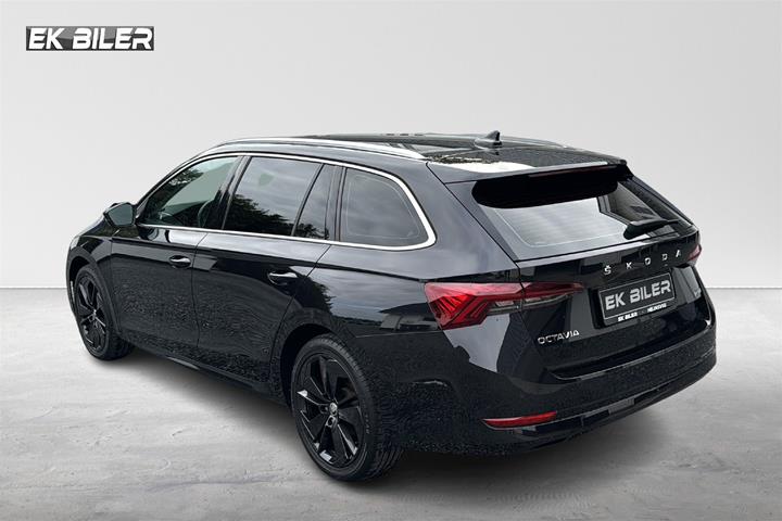 Sort Skoda Octavia fra 2022