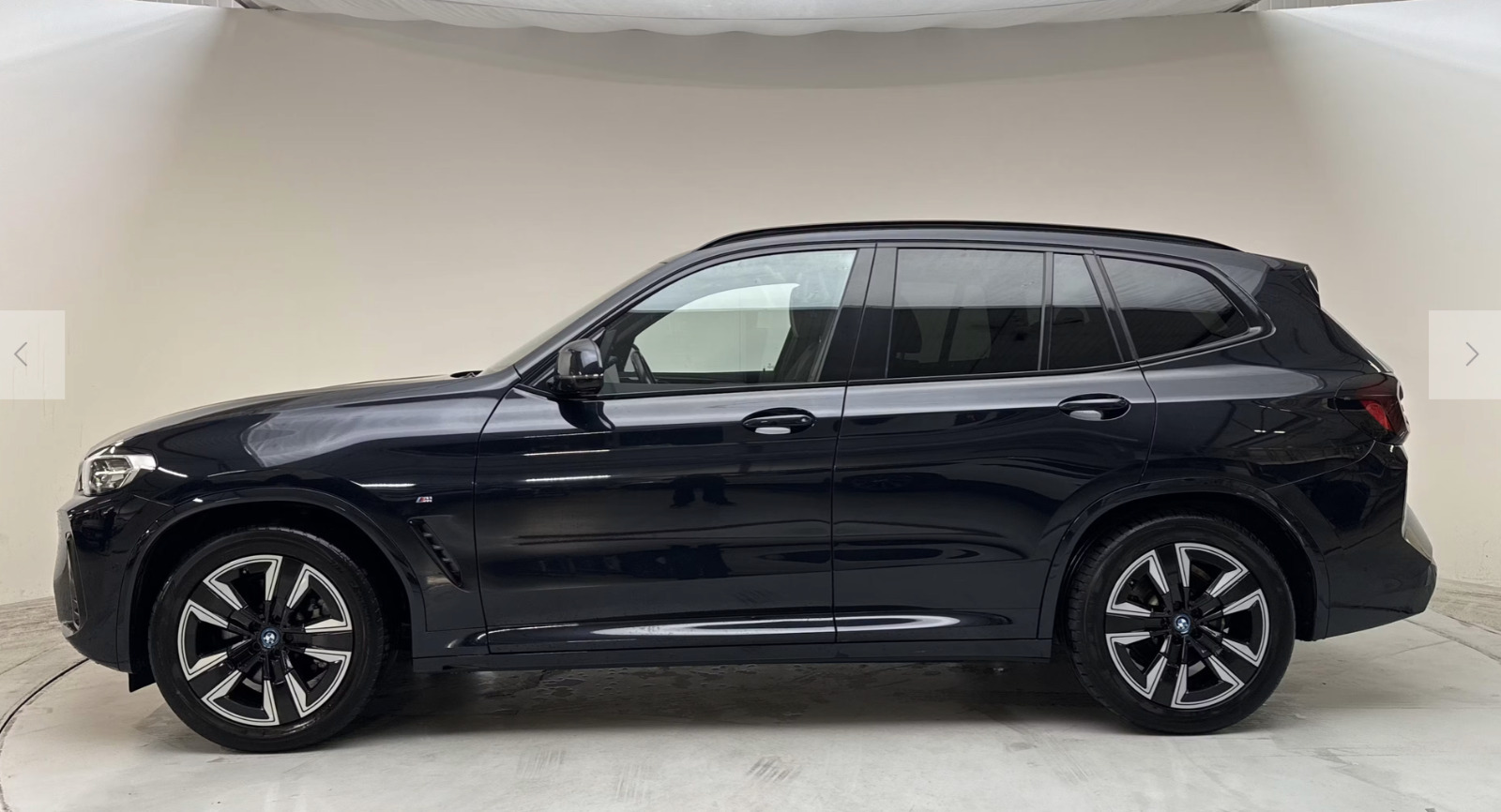 Sort BMW iX3 fra 2023