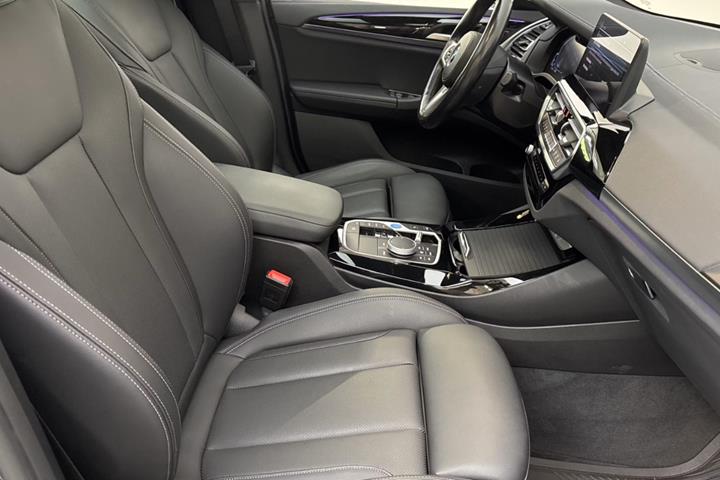 Sort BMW iX3 fra 2023