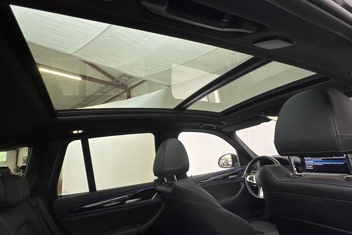 Sort BMW iX3 fra 2023