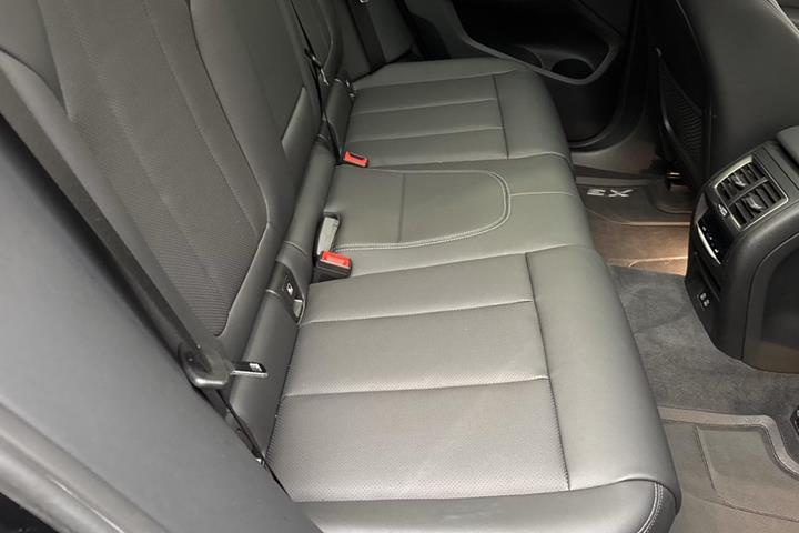 Sort BMW iX3 fra 2023