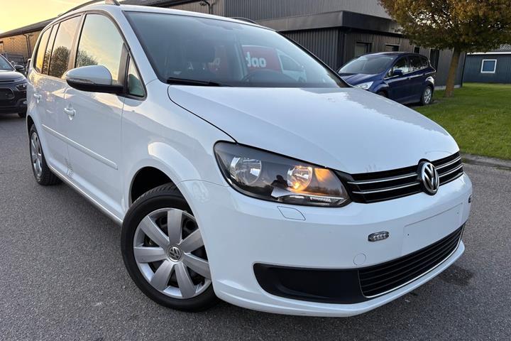 Hvid VW Touran fra 2015
