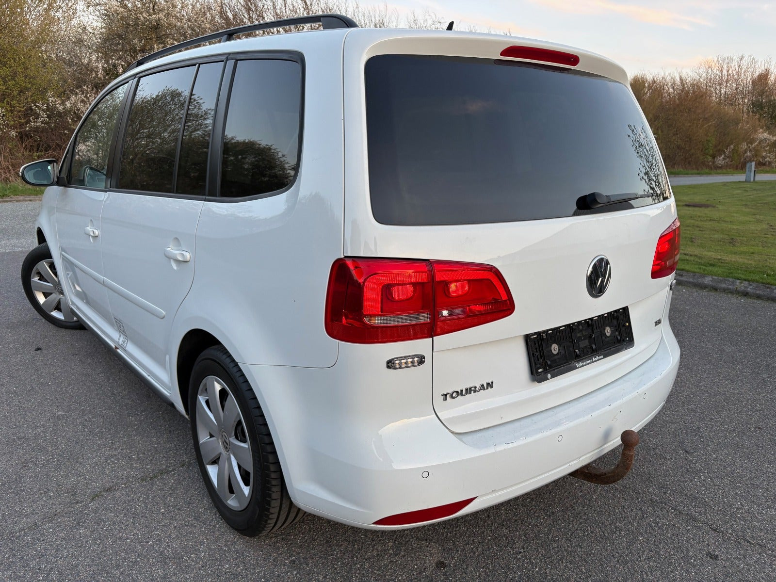 Hvid VW Touran fra 2015
