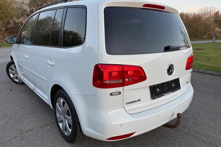 Hvid VW Touran fra 2015