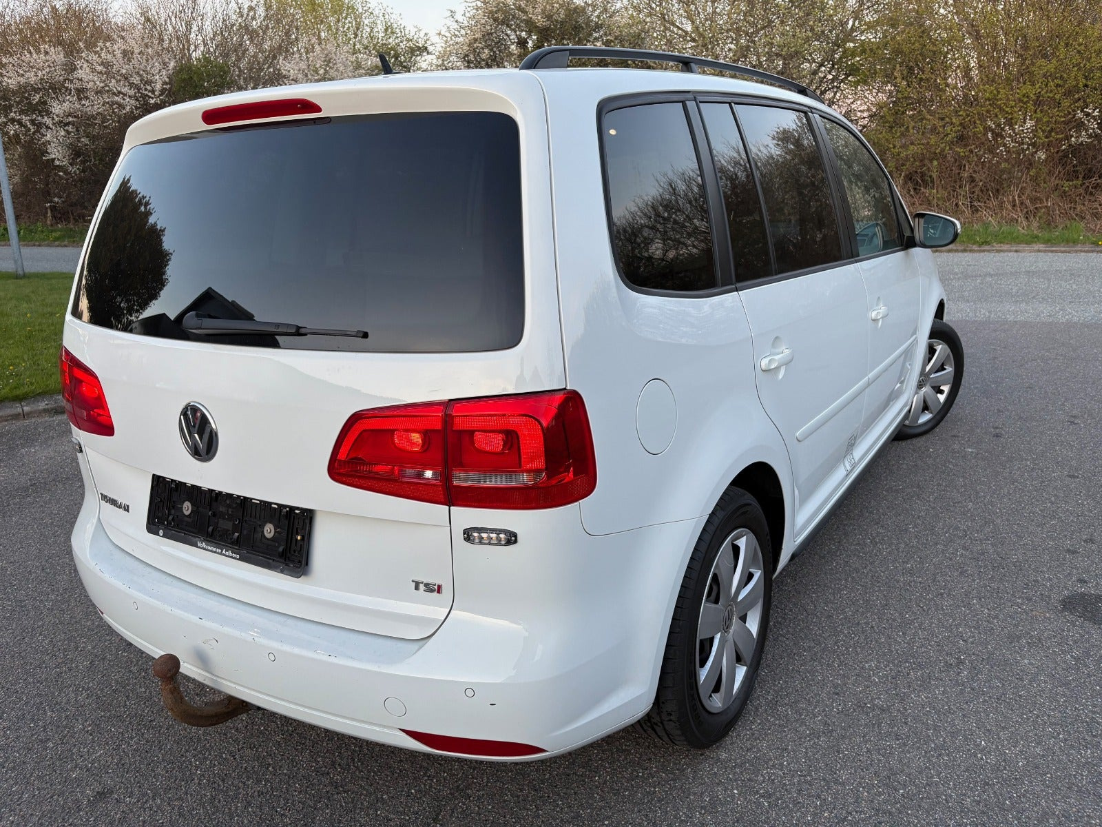 Hvid VW Touran fra 2015