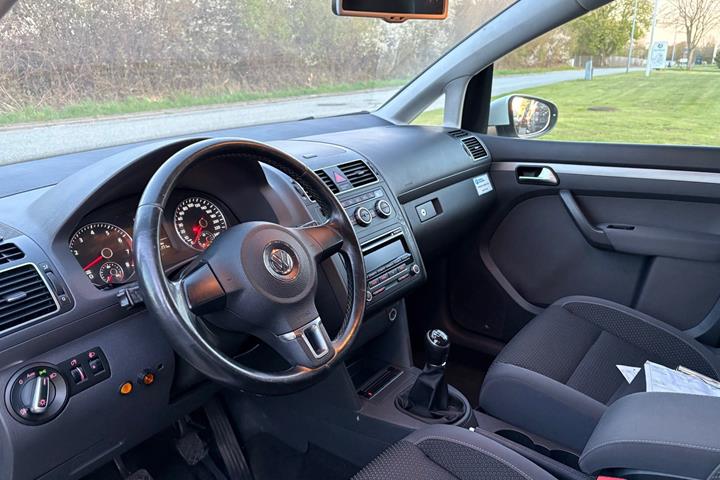 Hvid VW Touran fra 2015