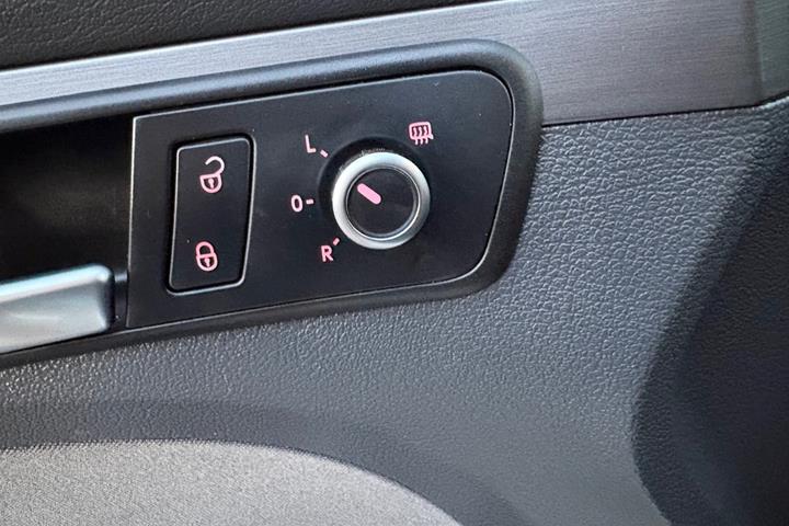 Hvid VW Touran fra 2015