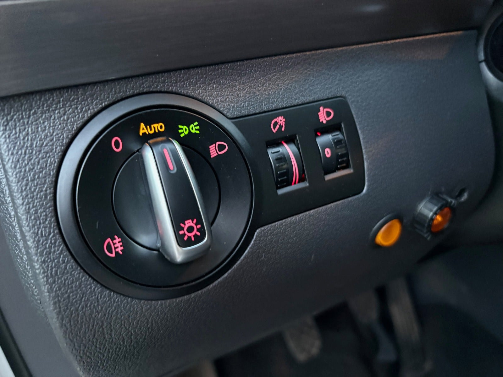 Hvid VW Touran fra 2015
