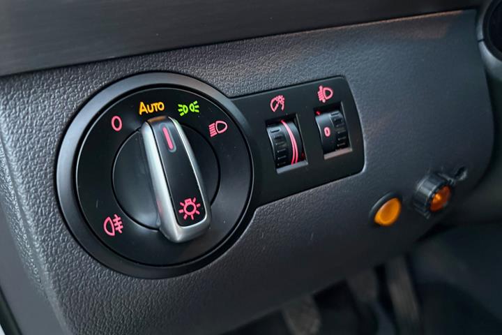 Hvid VW Touran fra 2015