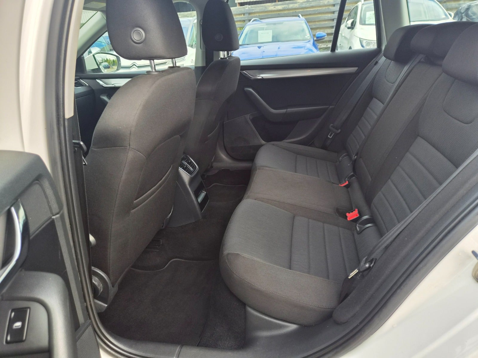 Hvid Skoda Octavia fra 2014