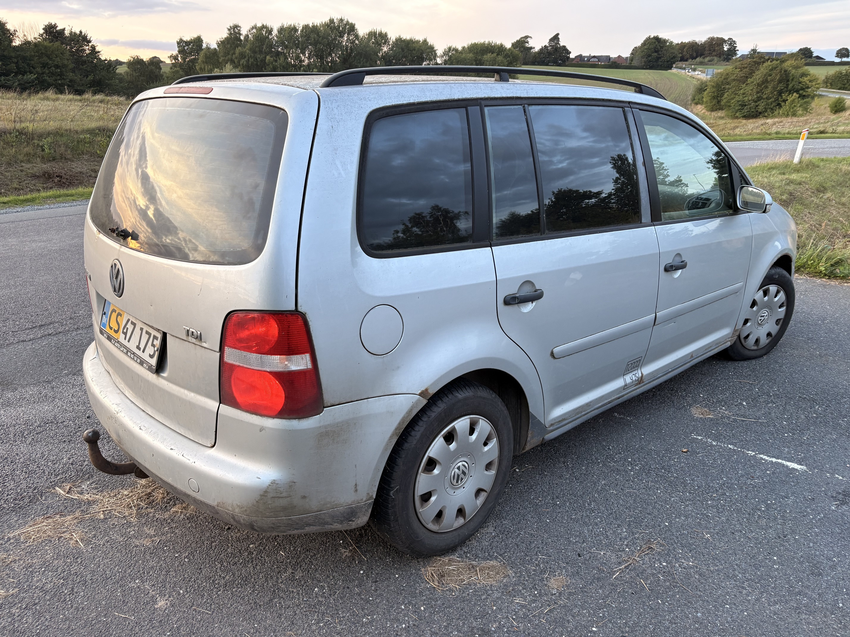Sølv VW Touran fra 1995