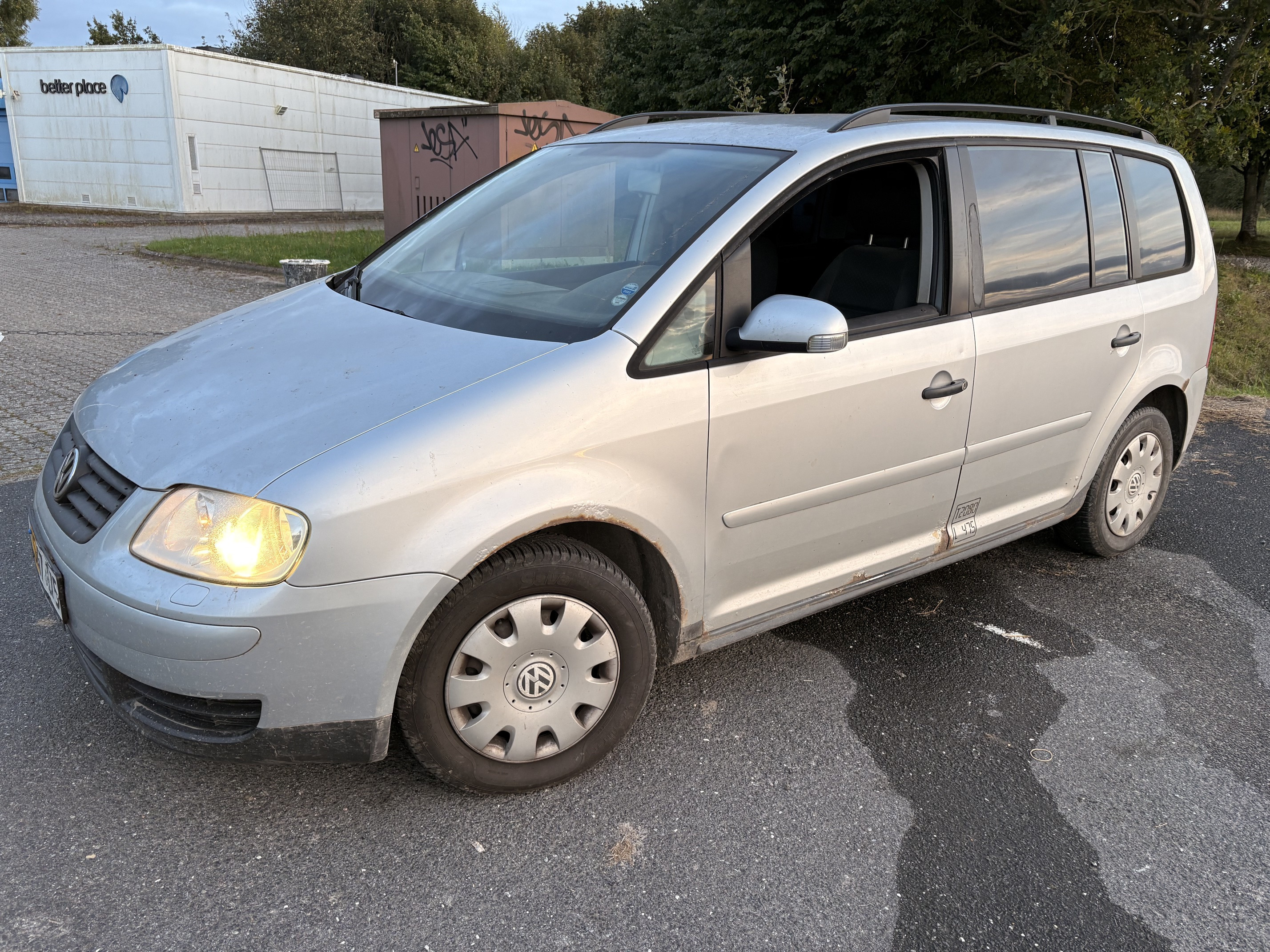 Sølv VW Touran fra 1995