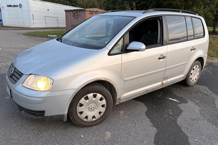 Sølv VW Touran fra 1995
