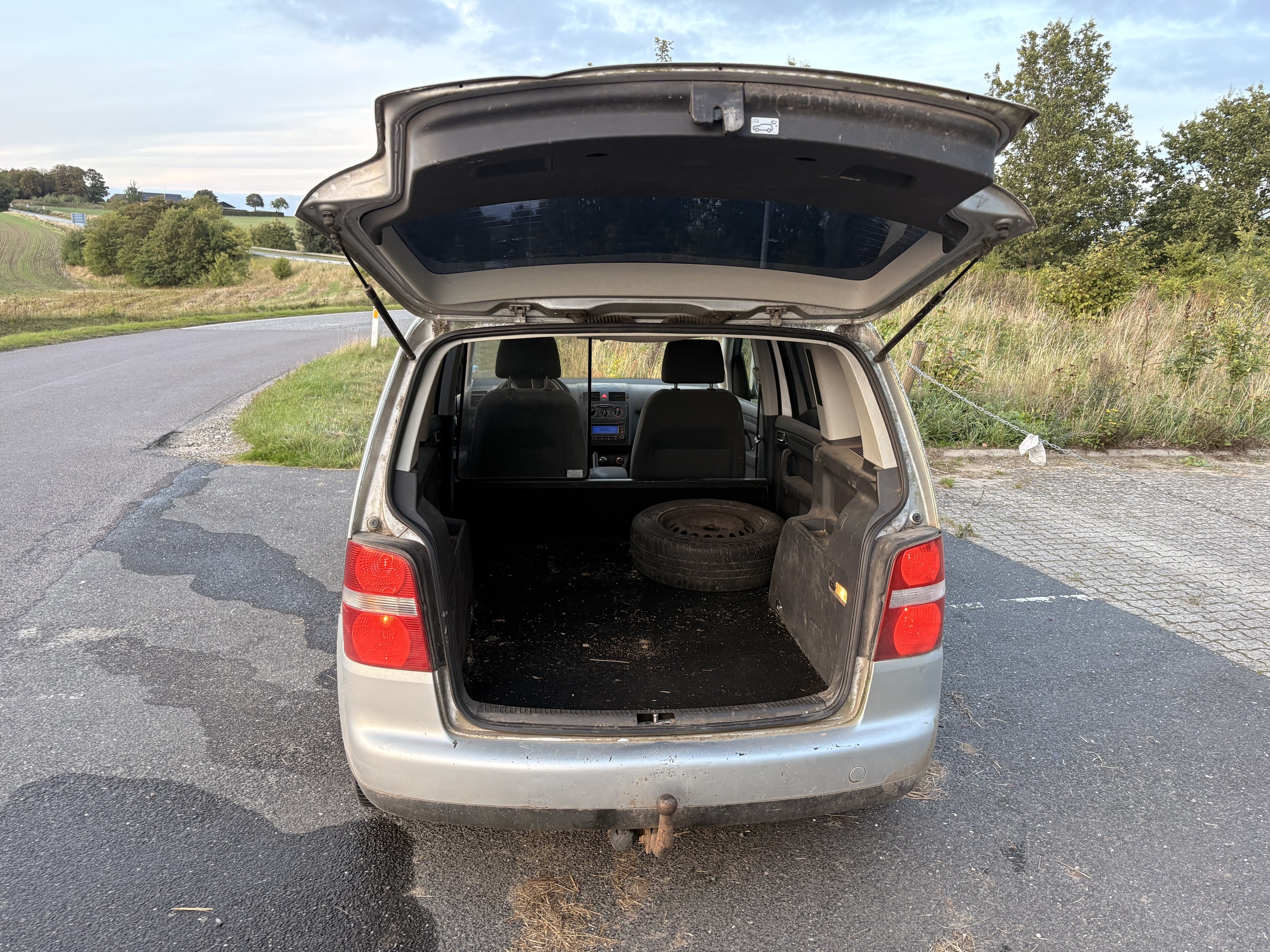 Sølv VW Touran fra 1995