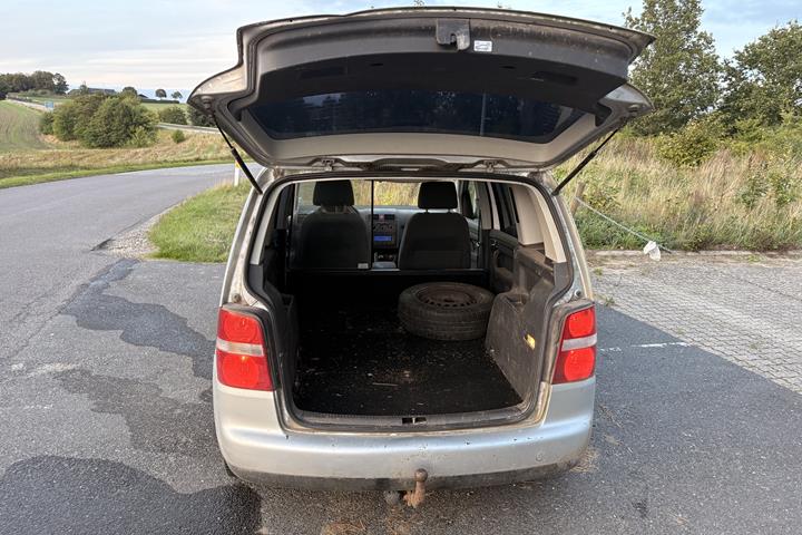 Sølv VW Touran fra 1995