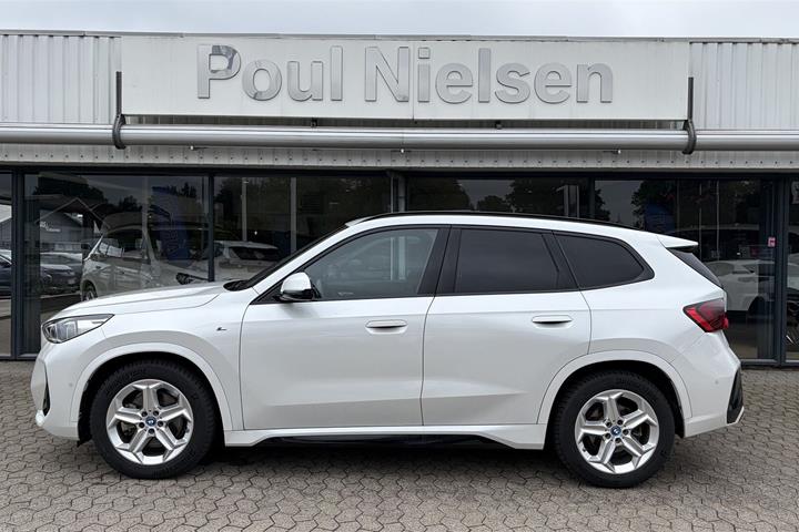 Hvid BMW iX1 fra 2025