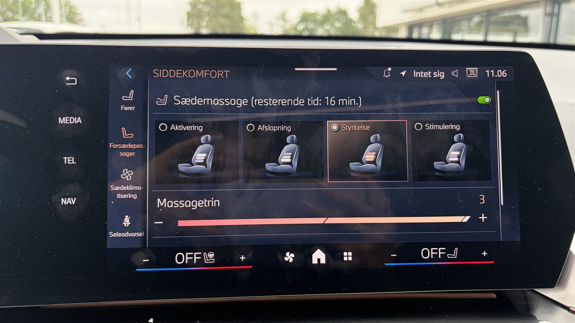 Hvid BMW iX1 fra 2025