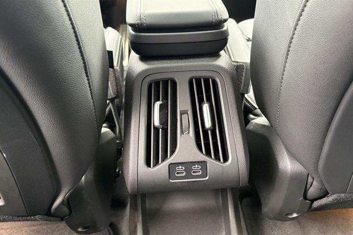 Hvid BMW iX1 fra 2025