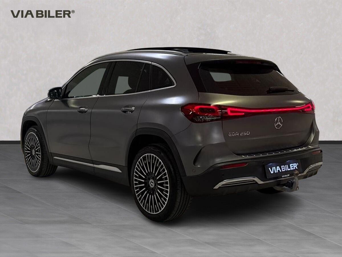 Grå Mercedes EQA250 fra 2021
